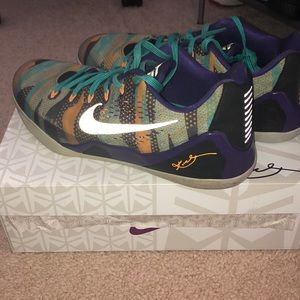 Kobe IX EM Basketball Shoes